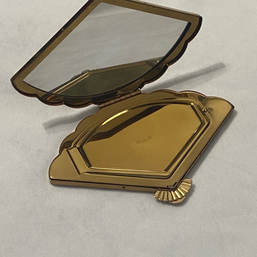 RARE 1940s Gold Henriette Mirror Compact with Etched Design - Picture 9 of 16